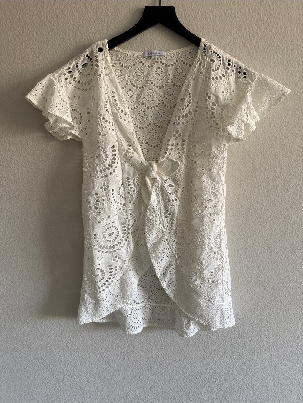 OndadeMar White Eyelet Tie-Front Flutter Sleeve Swim Cover-Up | Size L
